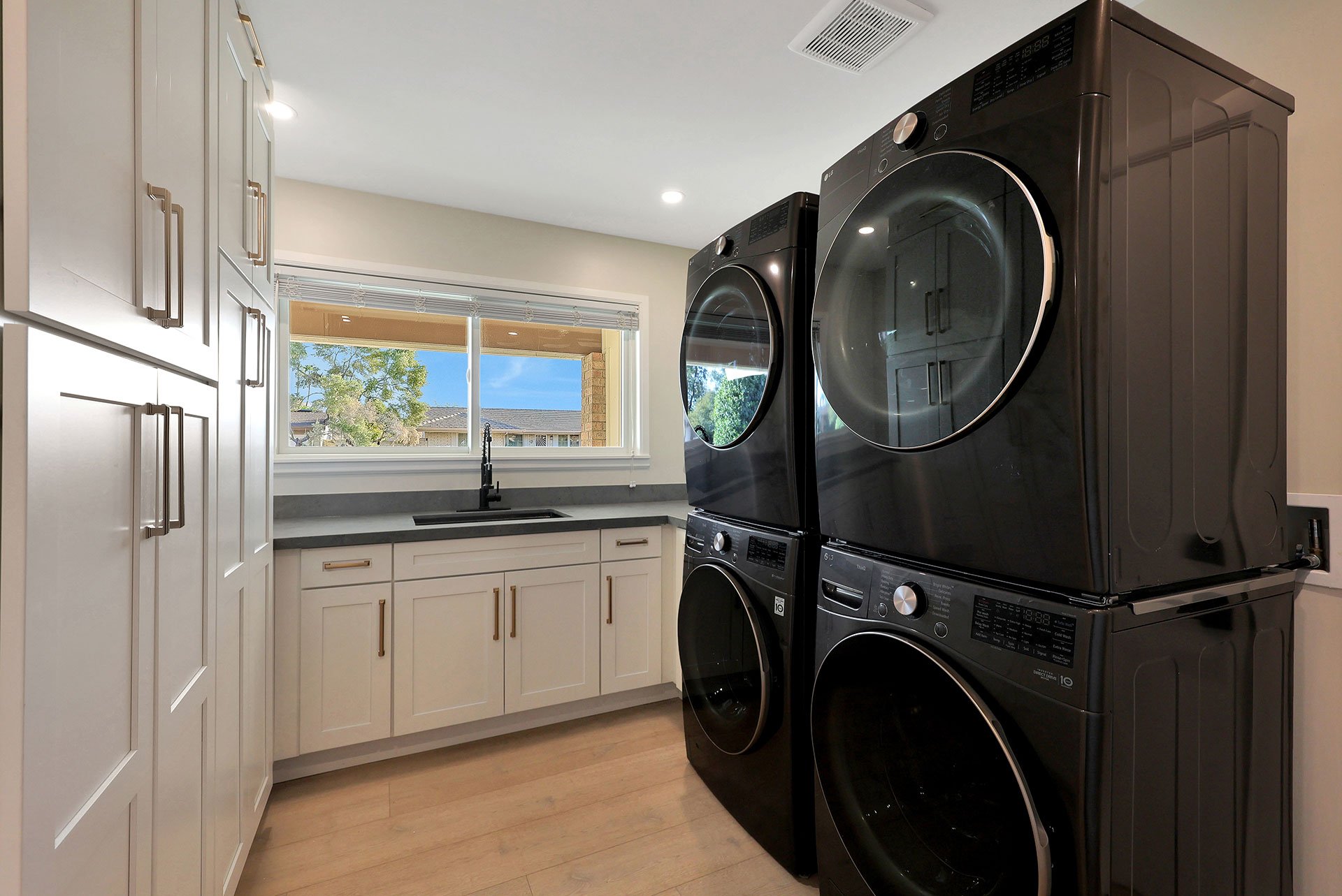 3832-E-YUCCA-ST_AFTER_LAUNDRY