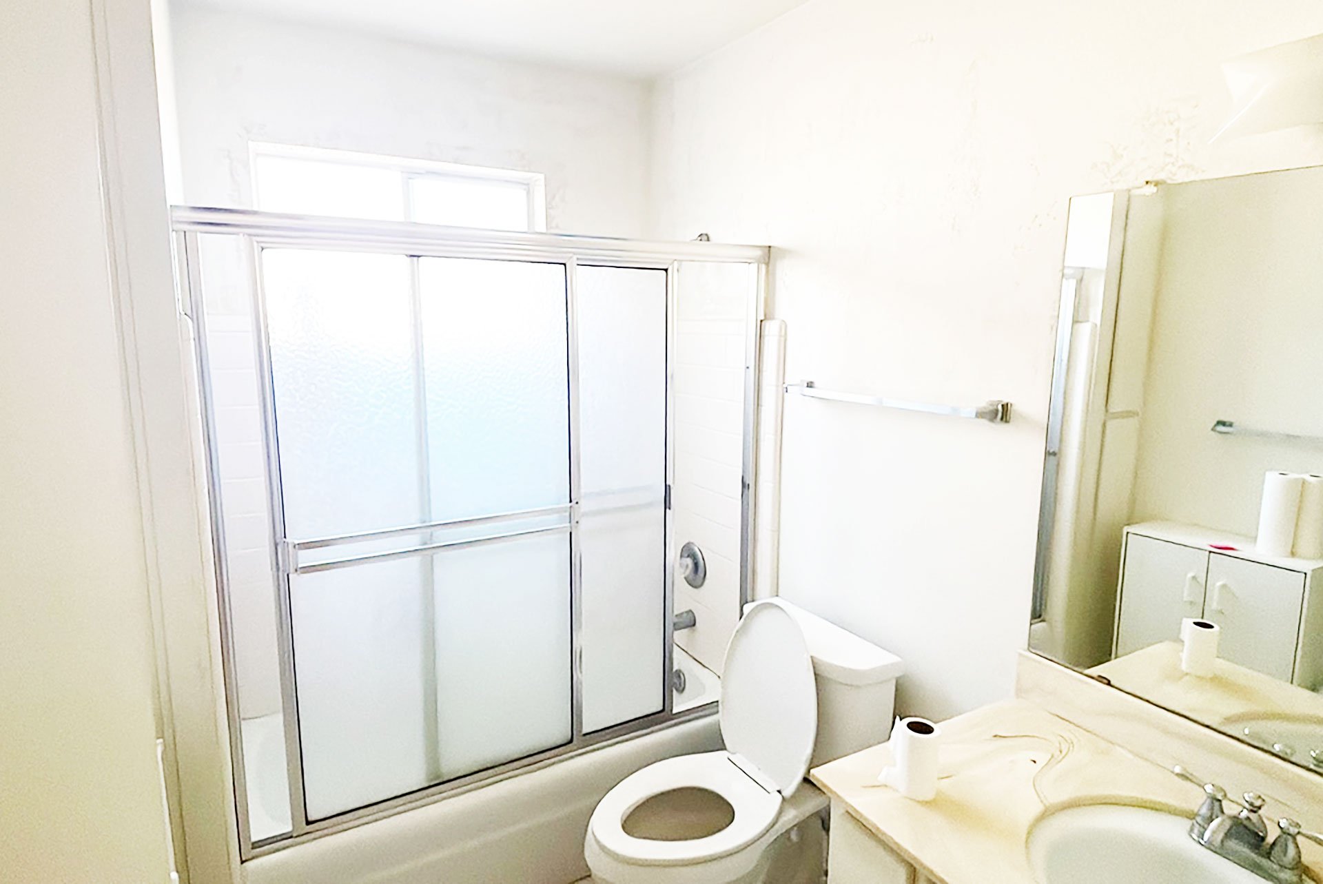 3832-E-YUCCA-ST_BEFORE_BATH-A