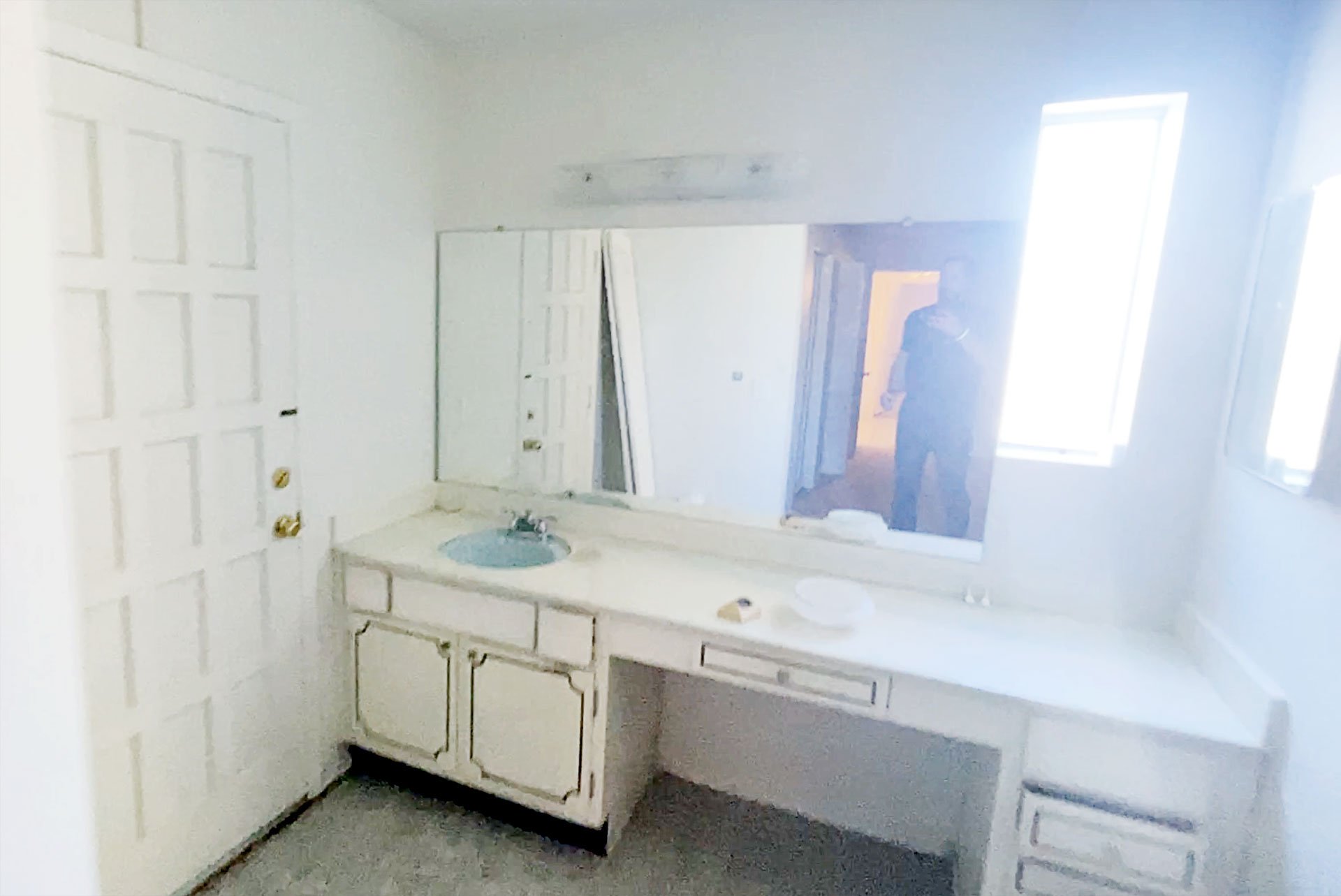 3832-E-YUCCA-ST_BEFORE_BATH-B