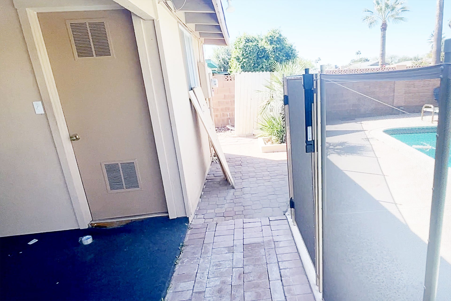 3832-E-YUCCA-ST_BEFORE_BATH-C