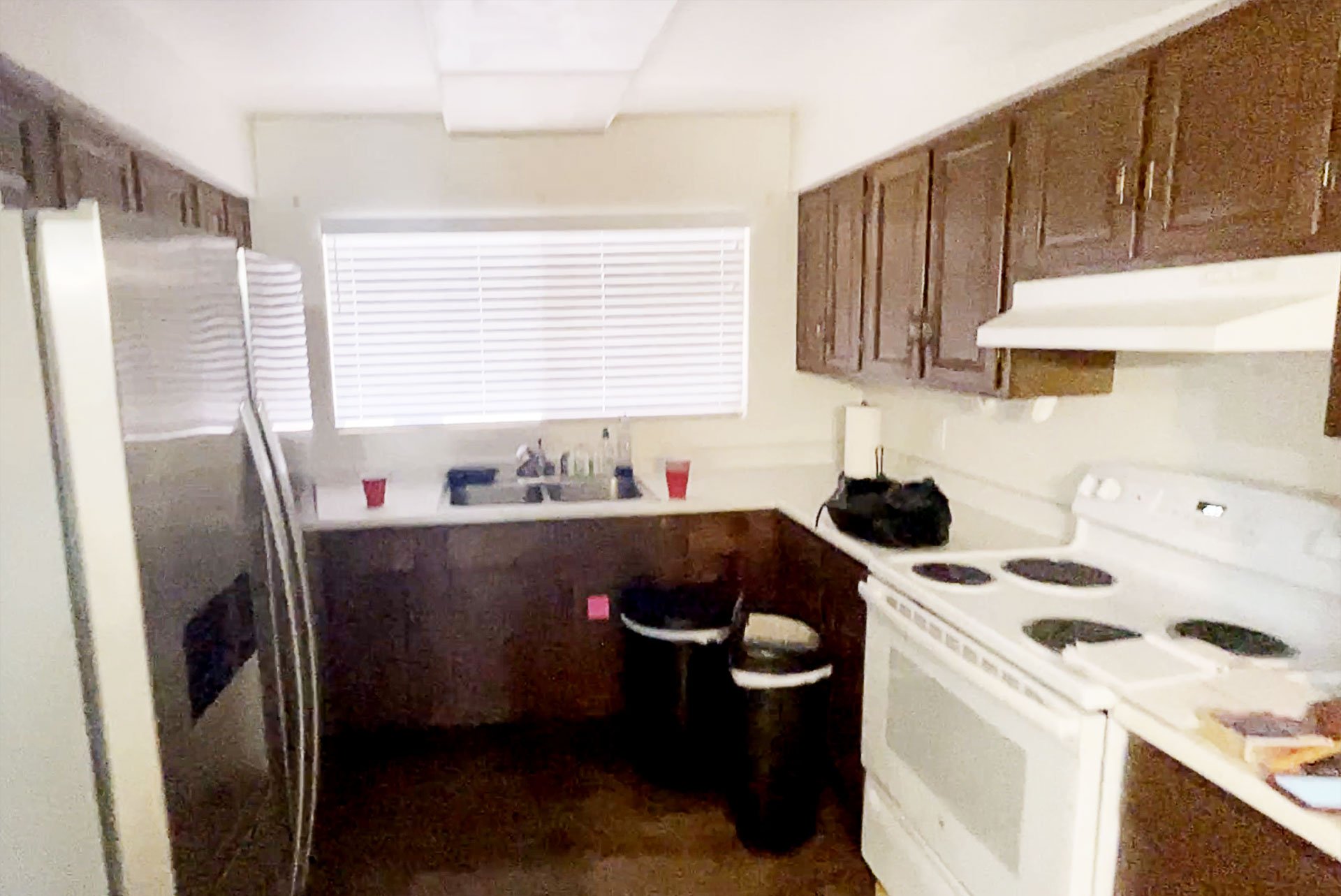 3832-E-YUCCA-ST_BEFORE_LAUNDRY