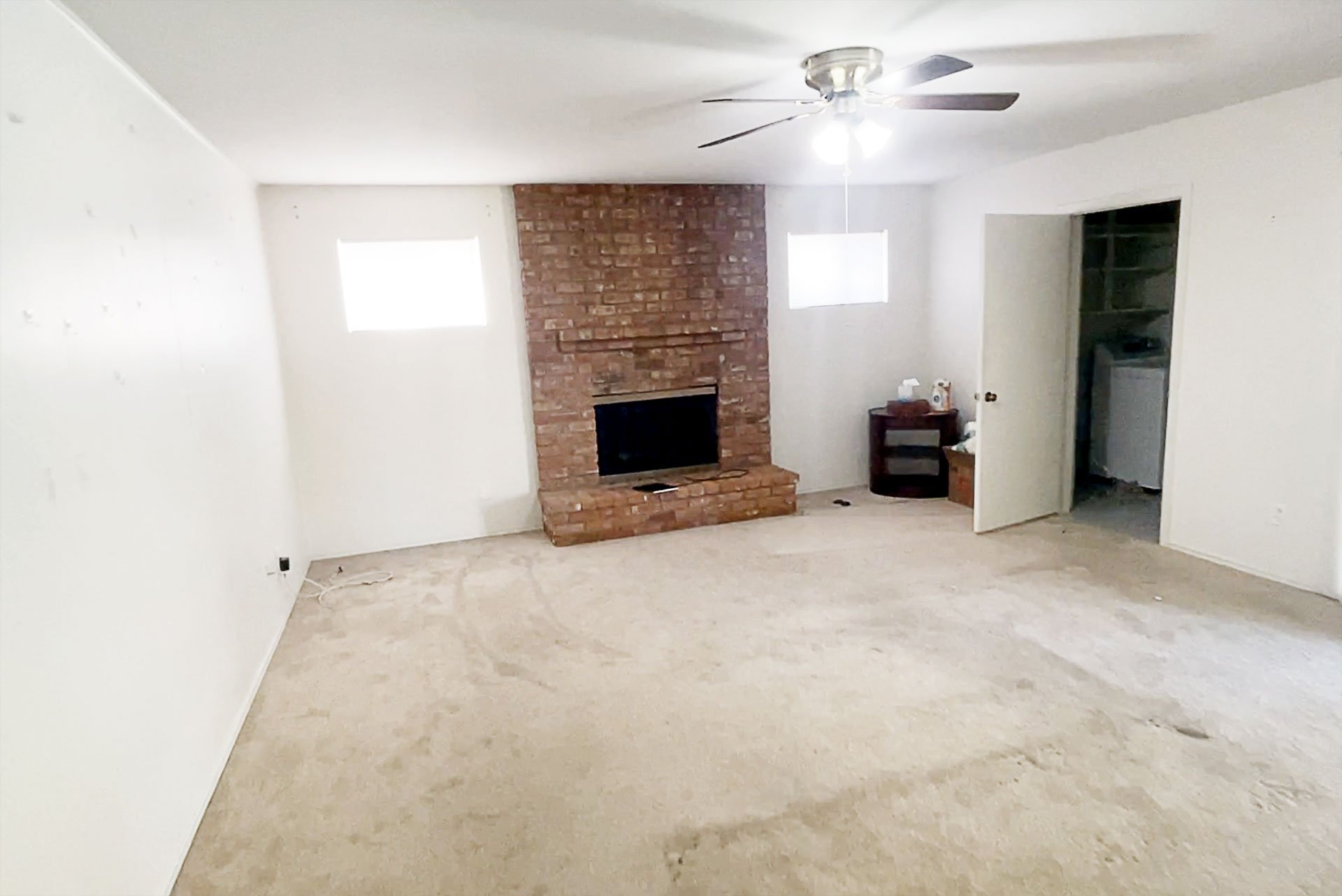 3832-E-YUCCA-ST_BEFORE_LIVING-ROOM