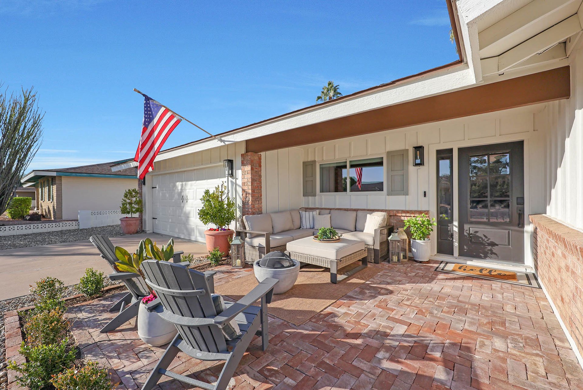 3832-E-YUCCA-ST_FRONT-PORCH-1