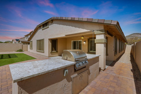 3005 W Donatello Dr_grill