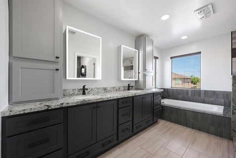 5030 W DESERT LN_bath