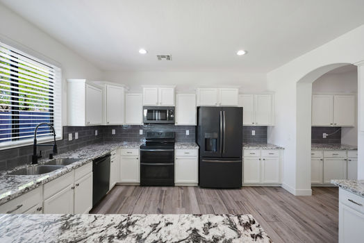 5030 W DESERT LN_kitchen