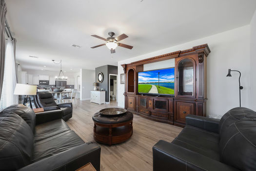 5030 W DESERT LN_living room