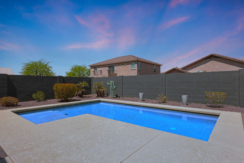 5030 W DESERT LN_pool2