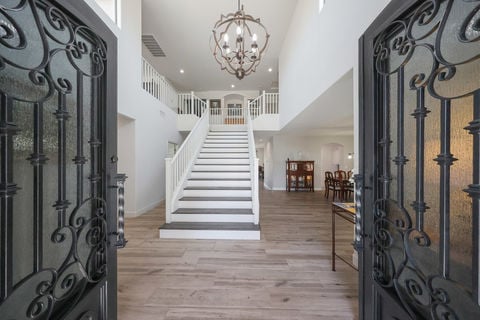 5030 W DESERT LN_stairs