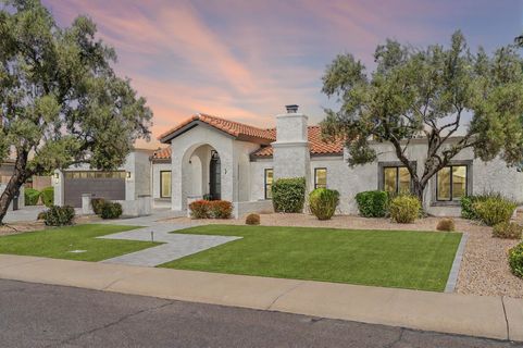 4434 E Beck Ln_front lawn