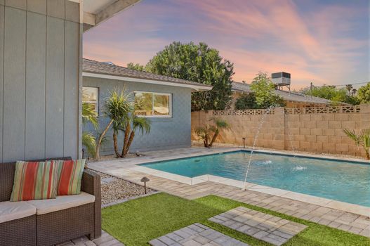 2126 W CAMBRIDGE AVE_pool1