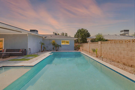 2126 W CAMBRIDGE AVE_pool2