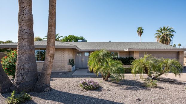 11216 N 39TH PL front