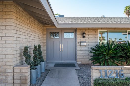 11216 N 39TH PL front door