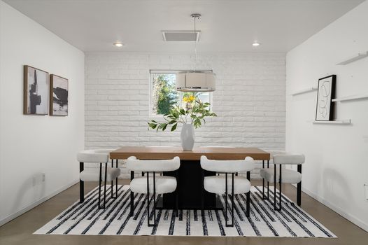 11216 N 39TH PL dining