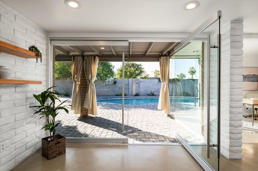 11216 N 39TH PL pool view