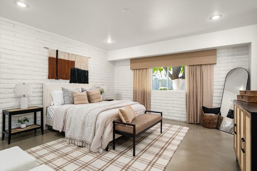 11216 N 39TH PL bedroom