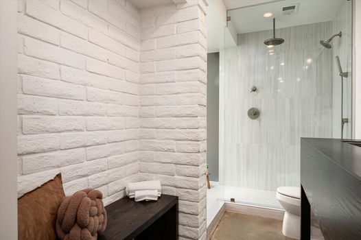 11216 N 39TH PL bathroom