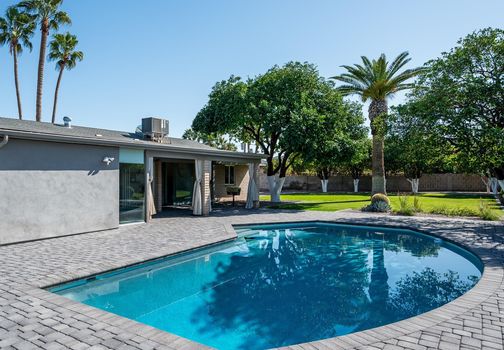 11216 N 39TH PL pool