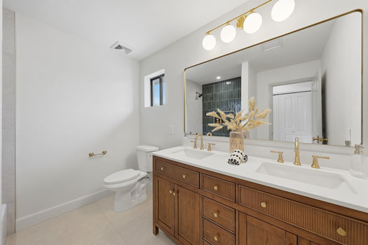 5819 E Redfield RD bath 2