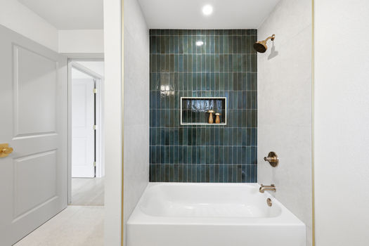 5819 E Redfield RD bath 3