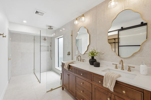 5819 E Redfield RD bath