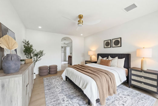 5819 E Redfield RD bedroom