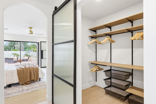 5819 E Redfield RD closet