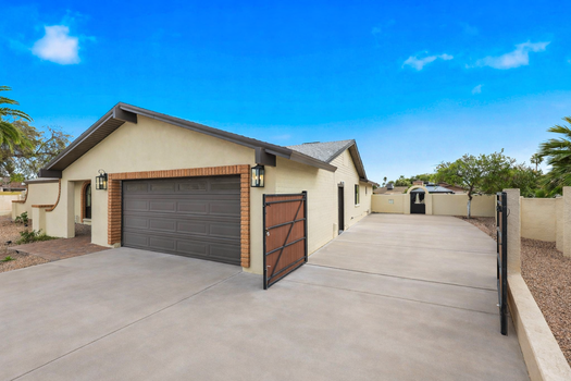 5819 E Redfield RD garage