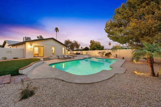 5819 E Redfield RD pool 3