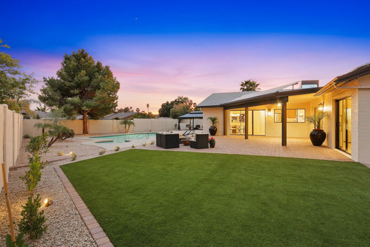 5819 E Redfield RD yard 2