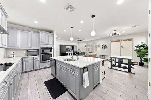 02 4636 E BECK LN_kitchen 2