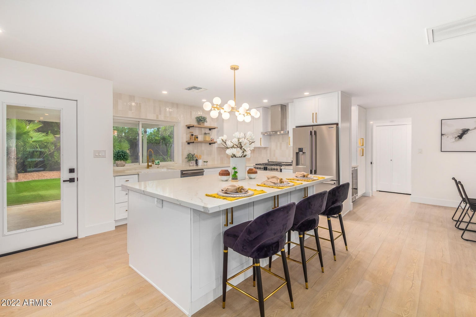 02 6748 E DREYFUS AVE_kitchen 2