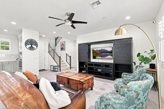 03 4636 E BECK LN_living room 1