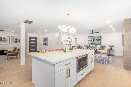 03 6748 E DREYFUS AVE_kitchen 3