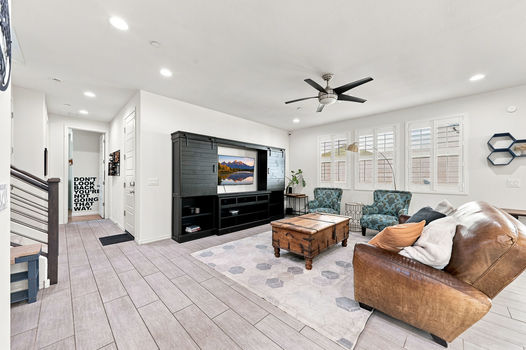 04 4636 E BECK LN_living room 2