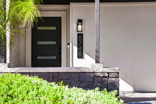 08 6748 E DREYFUS AVE_front 3