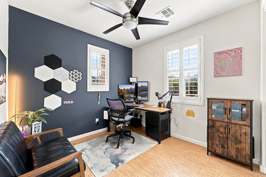 13 4636 E BECK LN_office