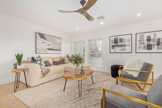 15 6748 E DREYFUS AVE_living room