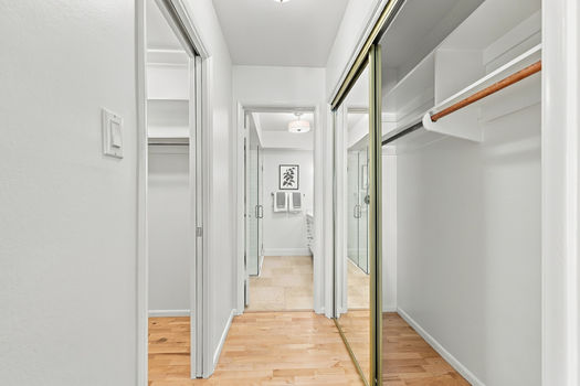16 2606 E CRITTENDEN LN_closet