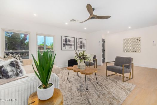 16 6748 E DREYFUS AVE_living room