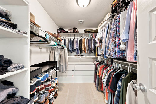 17 4636 E BECK LN_closet