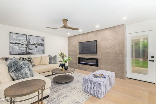 17 6748 E DREYFUS AVE_living room