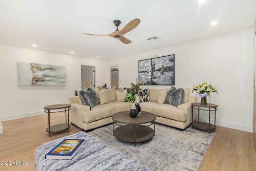 19 6748 E DREYFUS AVE_living room