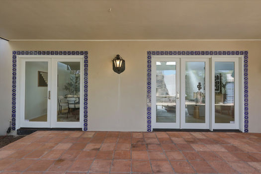 25 2606 E CRITTENDEN LN_backyard