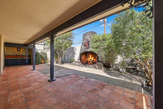 26 2606 E CRITTENDEN LN_fireplace