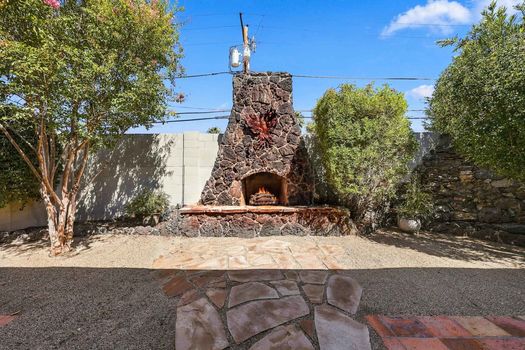 27 2606 E CRITTENDEN LN_fireplace