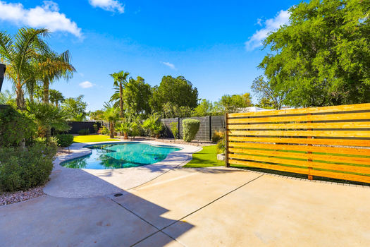 30 6748 E DREYFUS AVE_pool