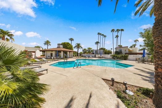 31 2606 E CRITTENDEN LN_community pool