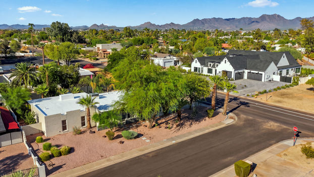 33 6748 E DREYFUS AVE_drone